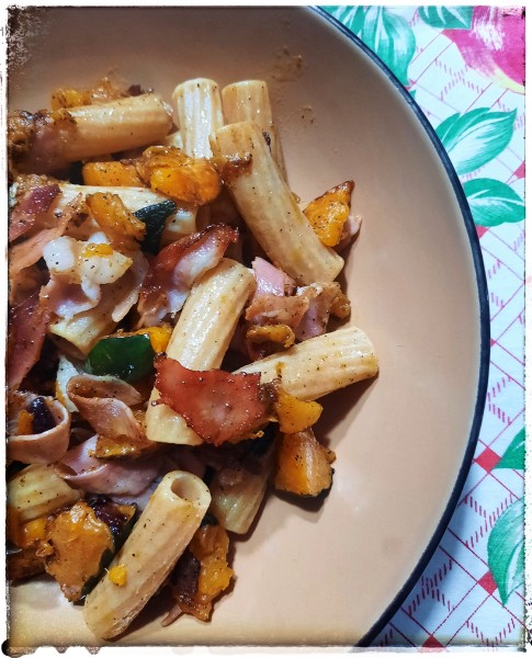 Tortiglioni integrali con zucca e speck